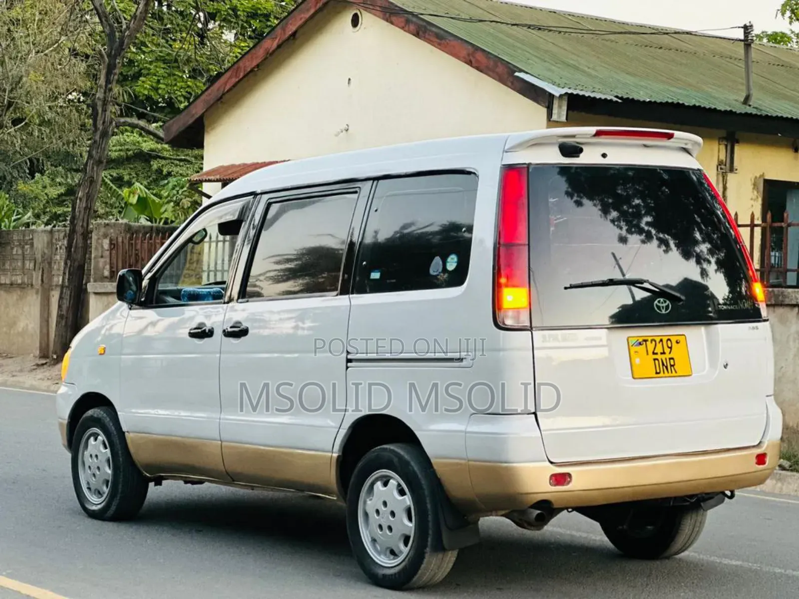 Toyota Noah 2002 Silver