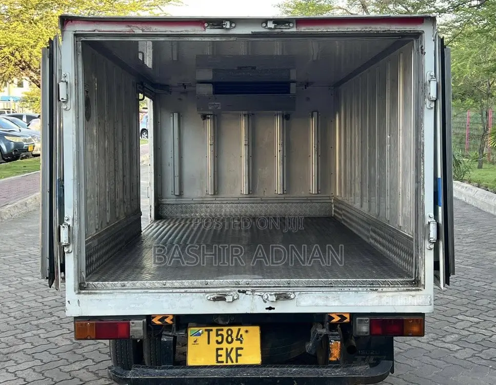 Mitsubishi Canter Guts Refrigerator 1.5 Tonnes on Sale.