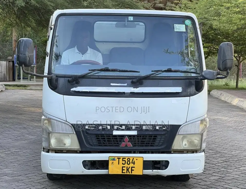Mitsubishi Canter Guts Refrigerator 1.5 Tonnes on Sale.