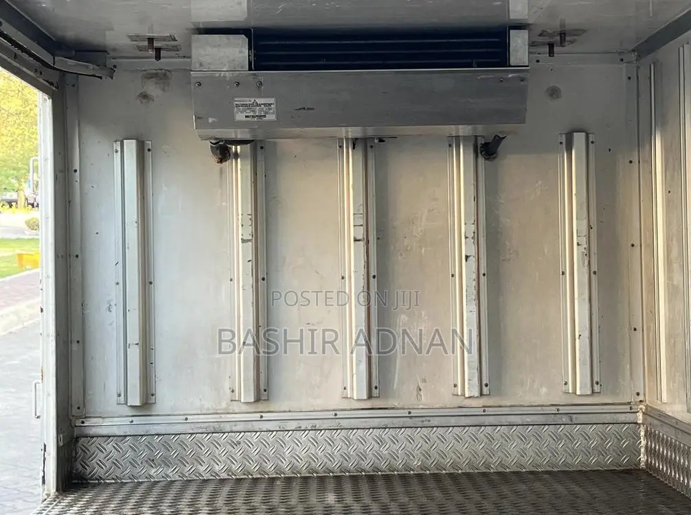 Mitsubishi Canter Guts Refrigerator 1.5 Tonnes on Sale.