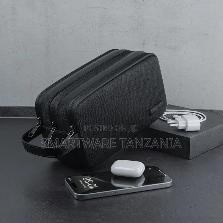 Green Lion Lucide Clutch Bag Sturdy Handle / Water-Resistant Exterior