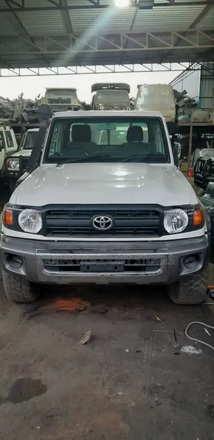 Toyota Land Cruiser Cabin
