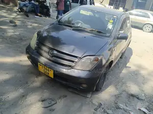 Toyota IST 2005 Gray
