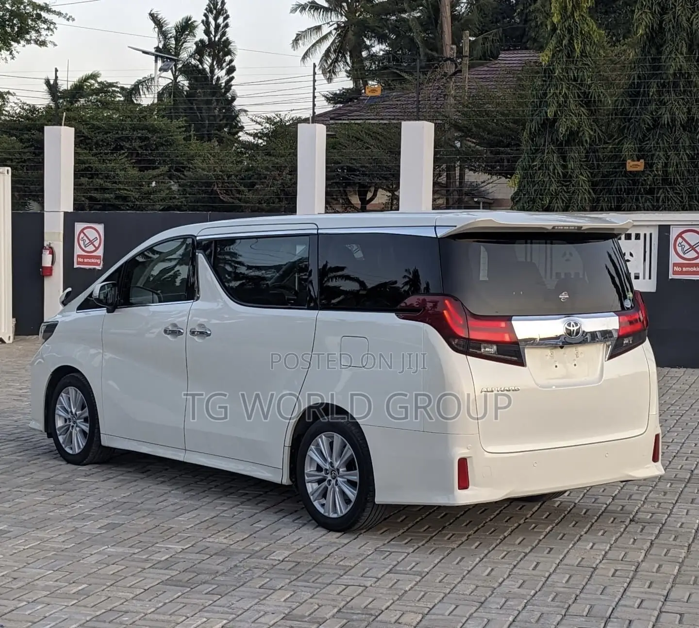 Toyota Alphard 2.5 Petrol FWD 2016 White