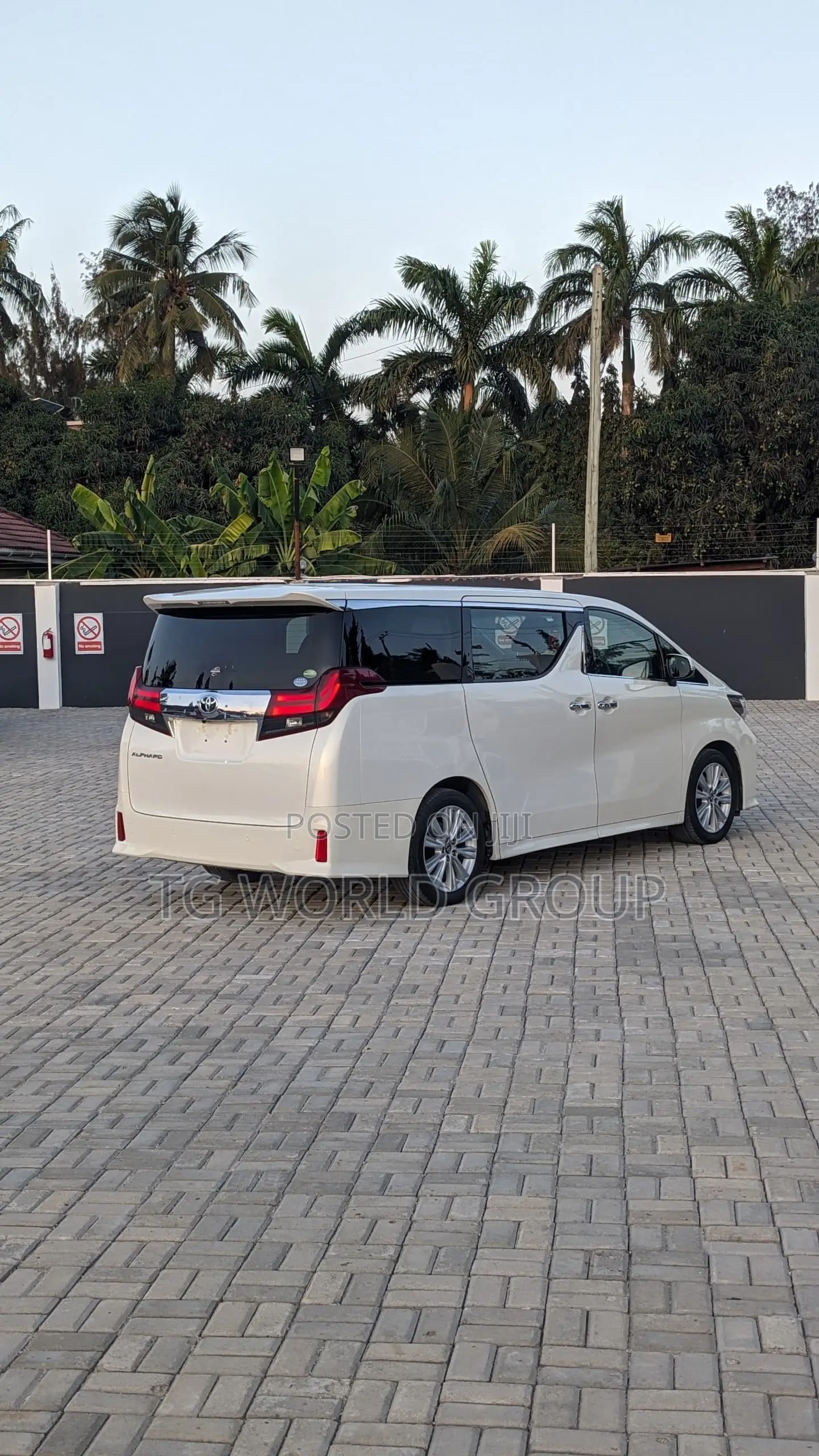 Toyota Alphard 2.5 Petrol FWD 2016 White