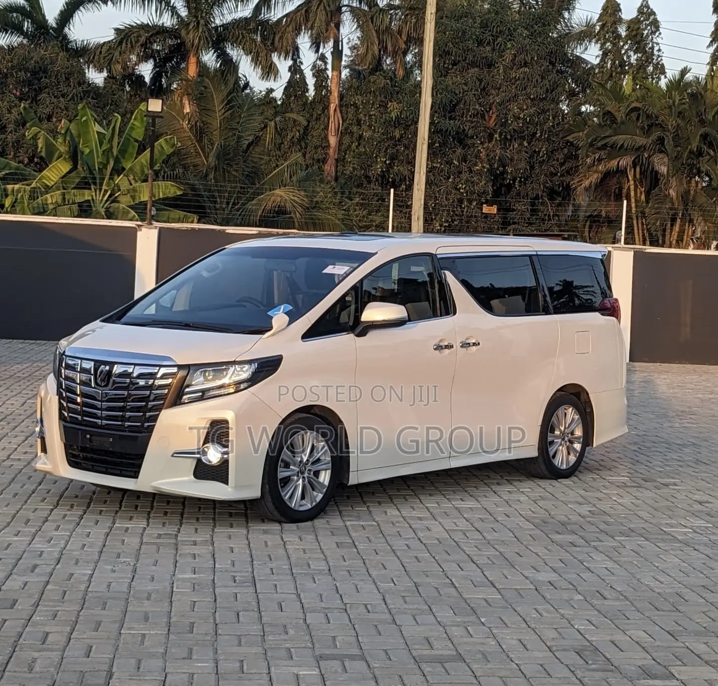 Toyota Alphard 2.5 Petrol FWD 2016 White