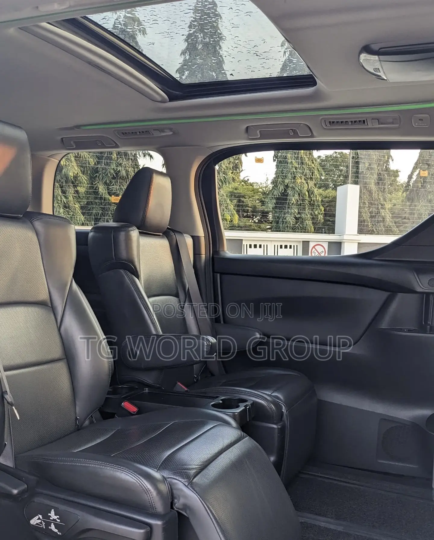Toyota Alphard 2.5 Petrol FWD 2016 White
