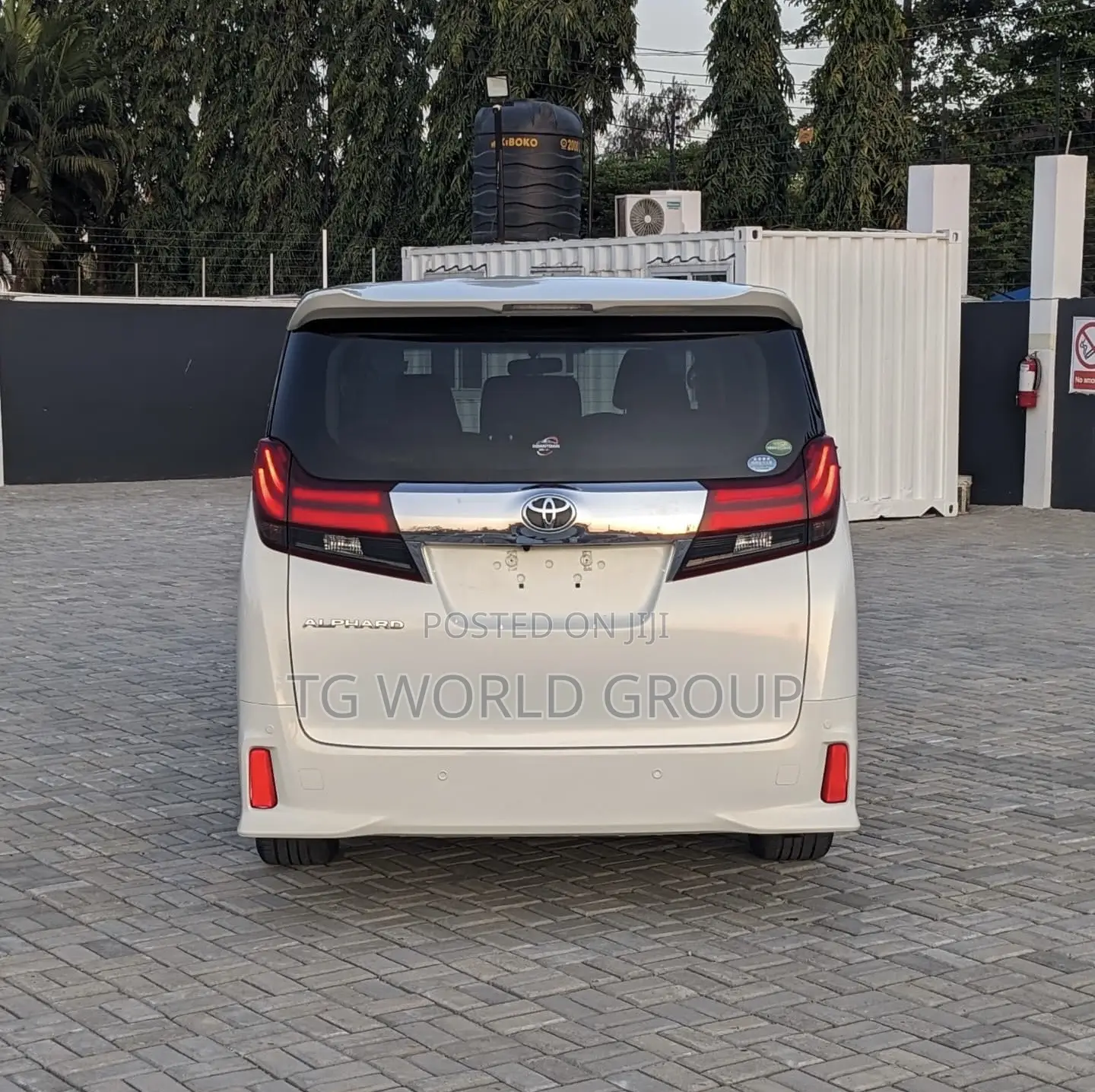 Toyota Alphard 2.5 Petrol FWD 2016 White