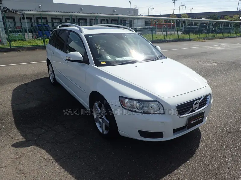 Volvo V50 2011 Pearl