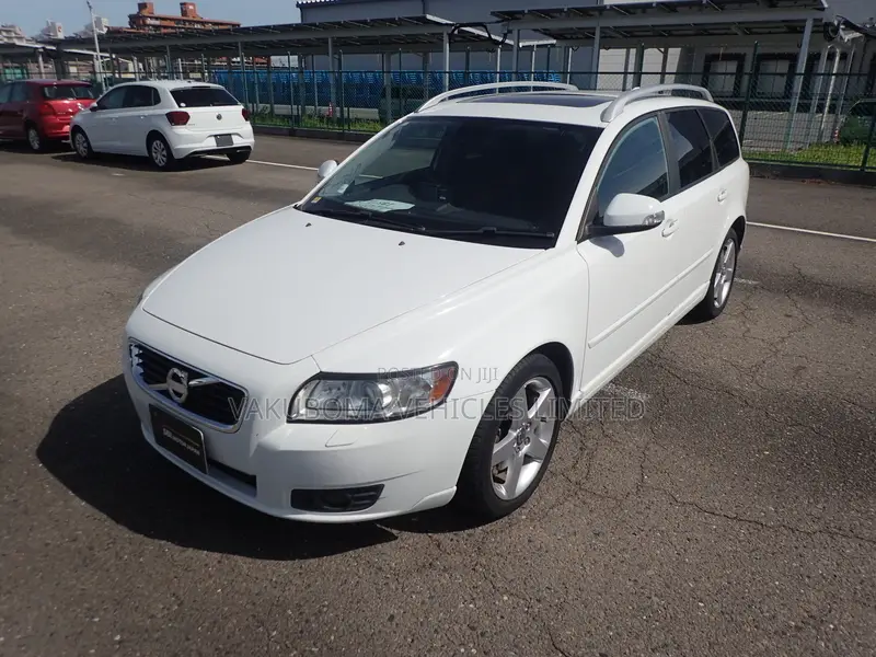 Volvo V50 2011 Pearl
