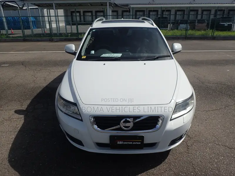 Volvo V50 2011 Pearl
