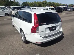 Volvo V50 2011 Pearl