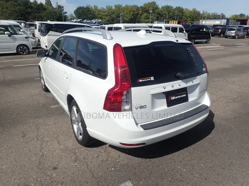 Volvo V50 2011 Pearl
