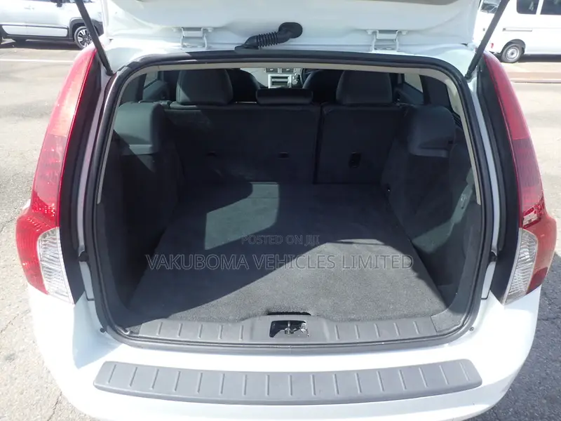 Volvo V50 2011 Pearl