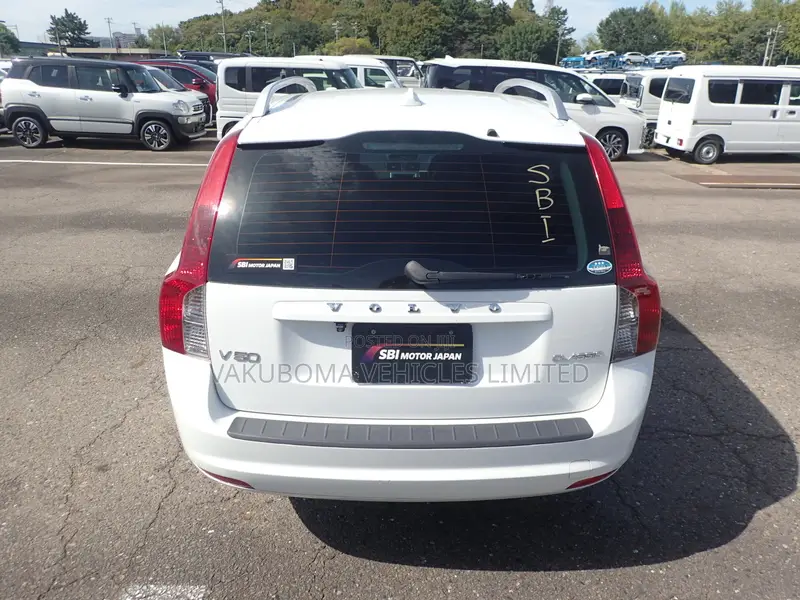 Volvo V50 2011 Pearl