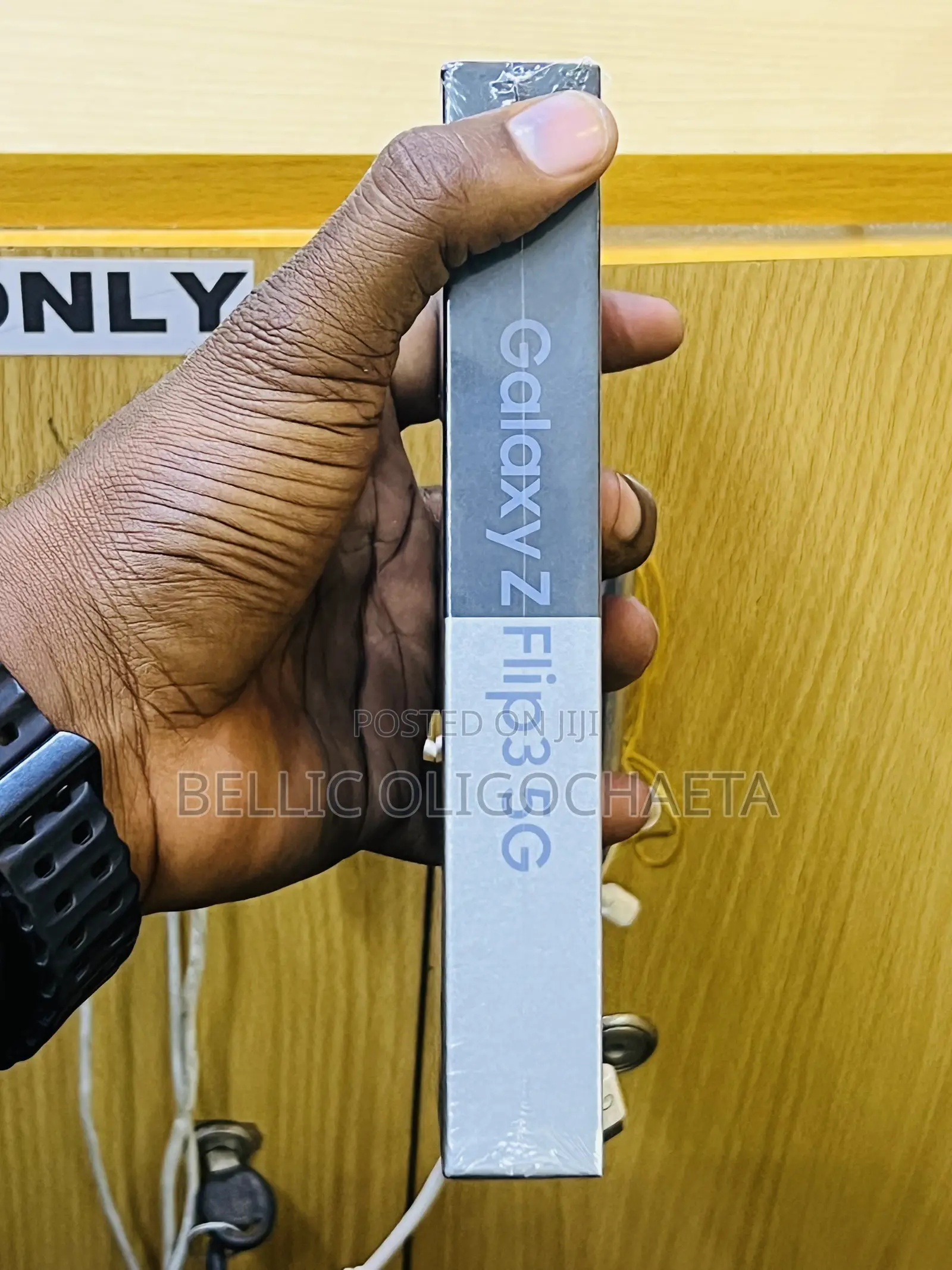New Samsung Galaxy Z Flip 3 256 GB Gold