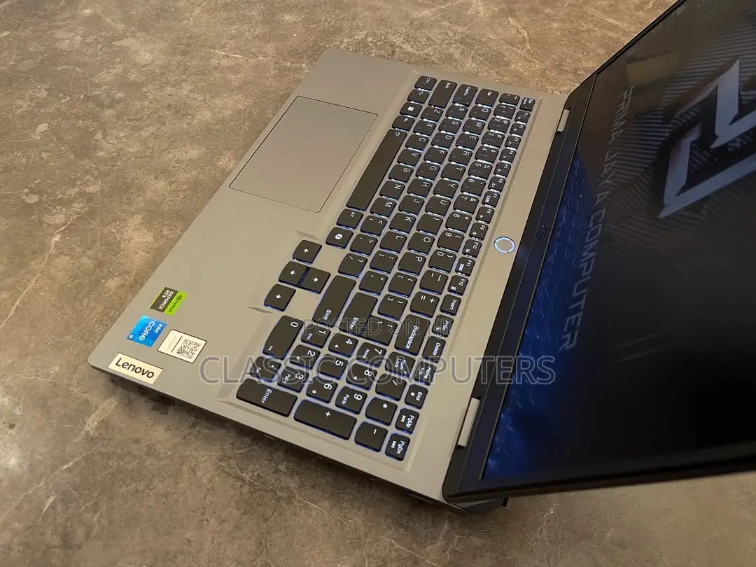 New Laptop Lenovo LOQ 15ARP9 16GB Intel Core I7 SSD 512GB