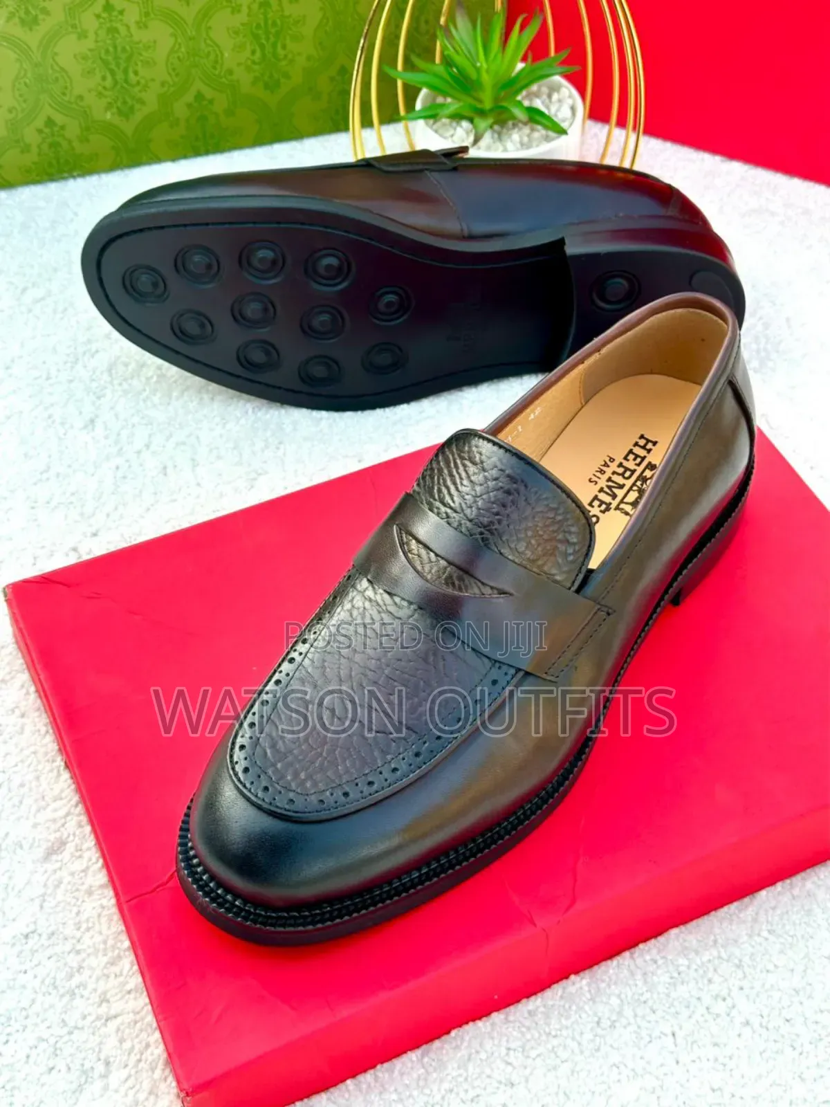 Viatu or Men's Shoes Majestically Worn