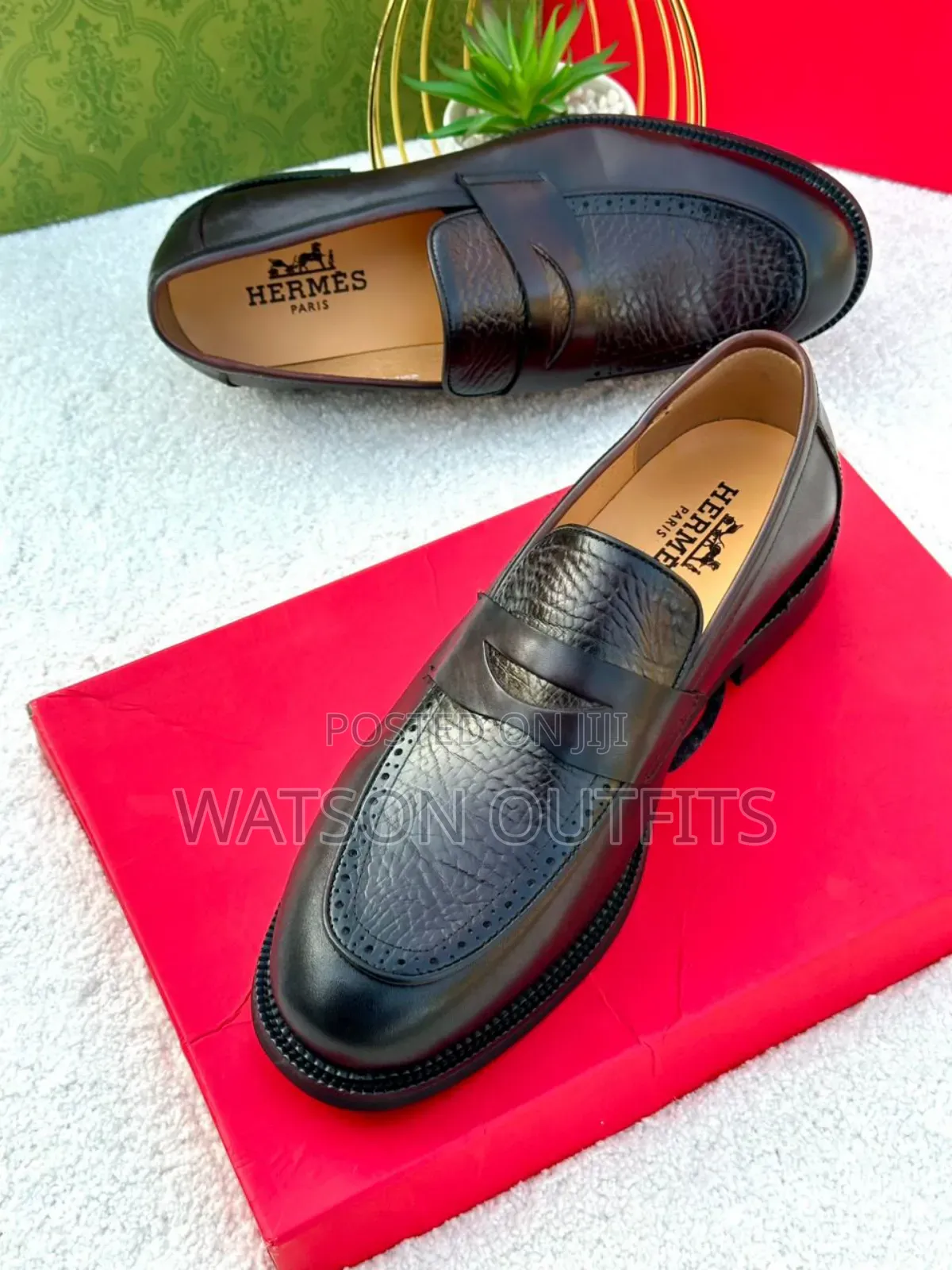 Viatu or Men's Shoes Majestically Worn