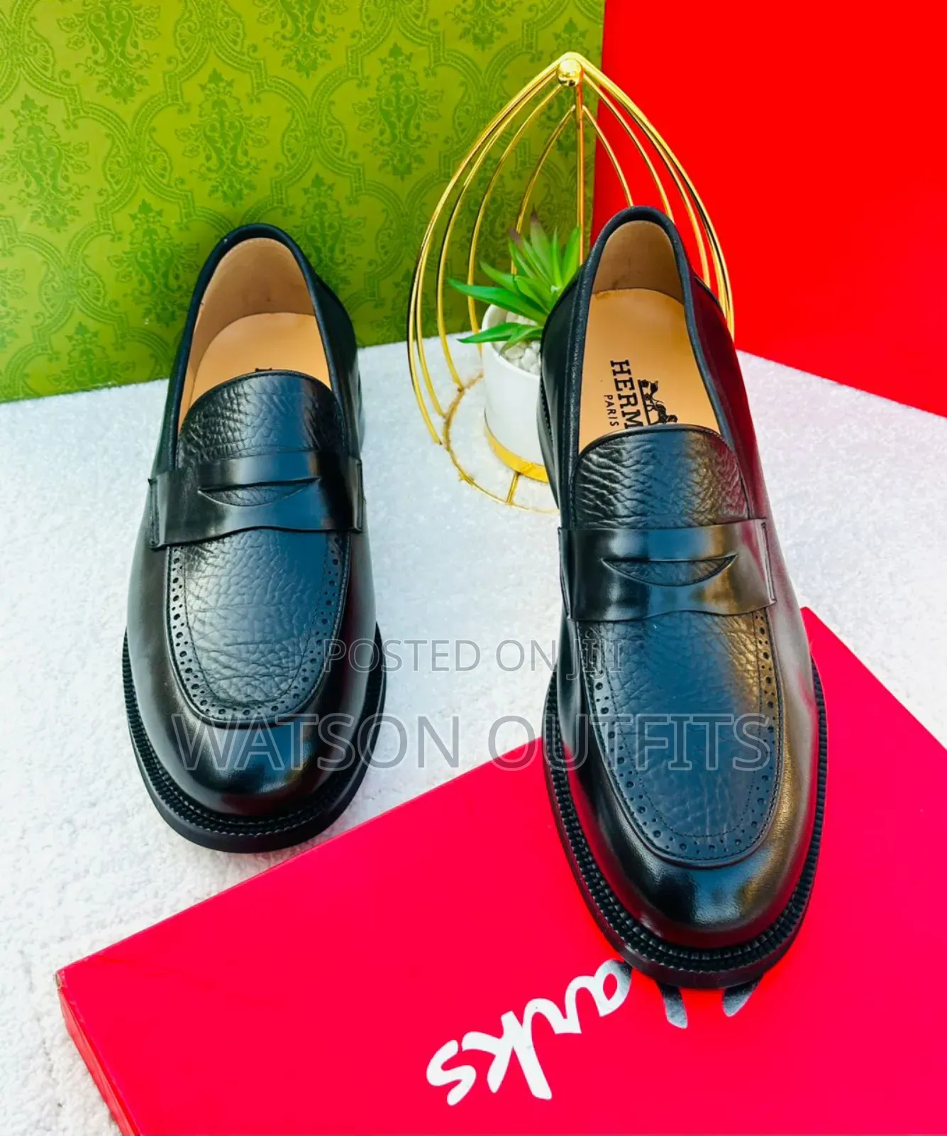 Viatu or Men's Shoes Majestically Worn