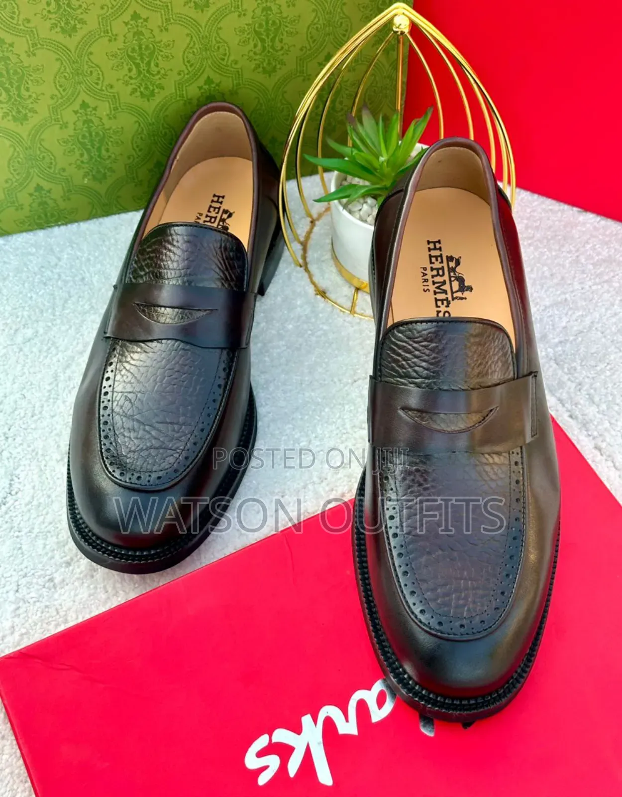 Viatu or Men's Shoes Majestically Worn