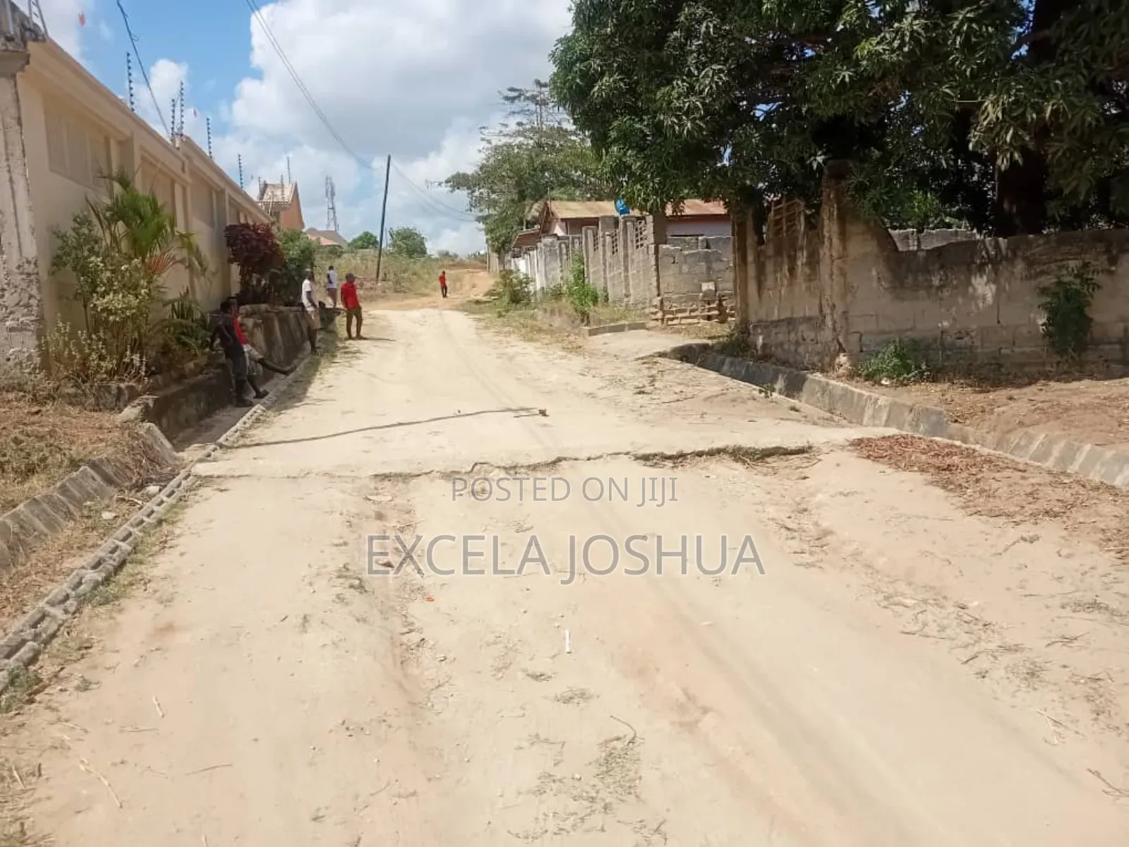 Kiwanja Kinauzwa Na Bank Na Mwenyewe Ameridhi, Kiko Bunju B