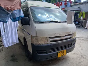 Toyota HiAce 2006 White