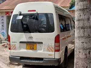 Toyota HiAce 2006 White