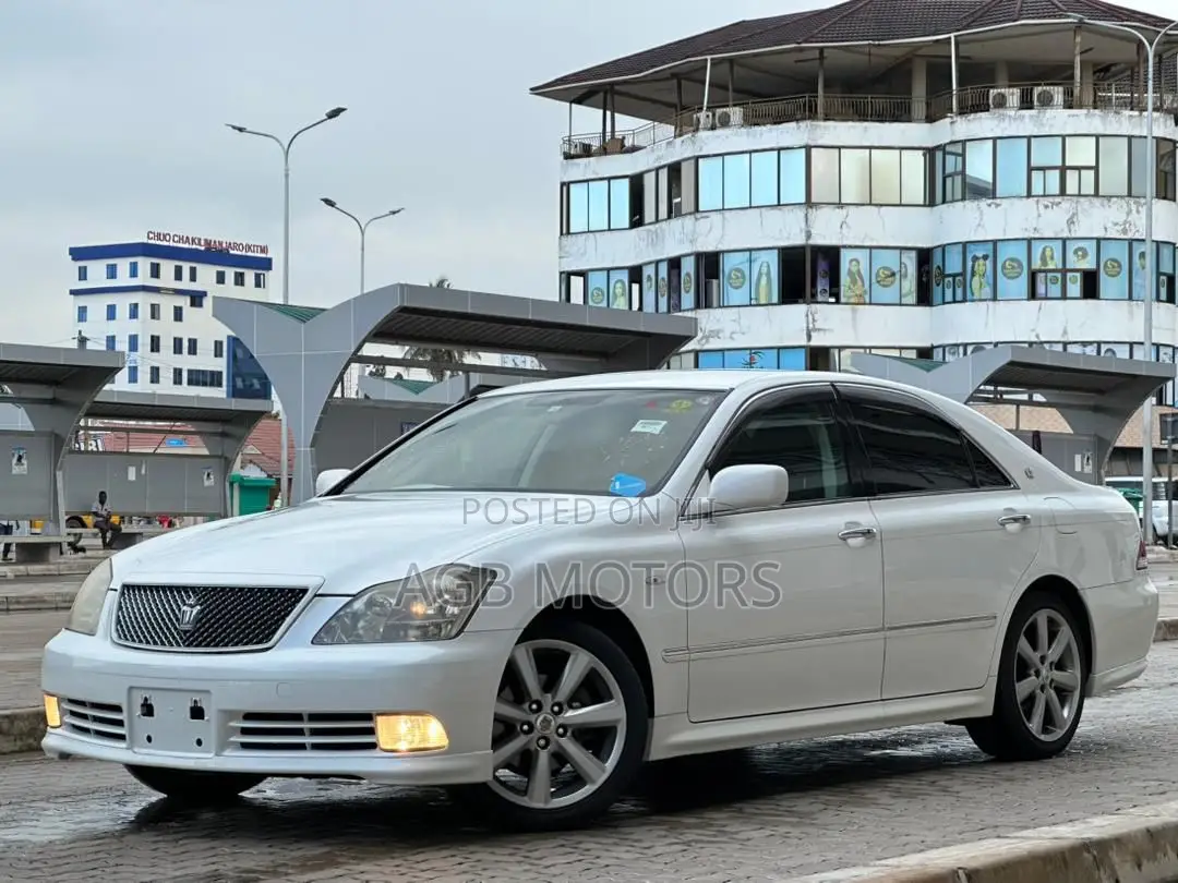 Toyota Crown 2004 White