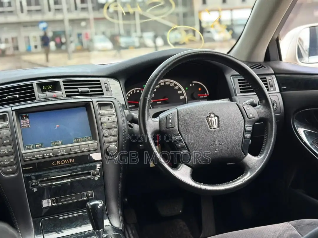 Toyota Crown 2004 White