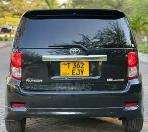 Toyota Corolla Rumion 2010 Black