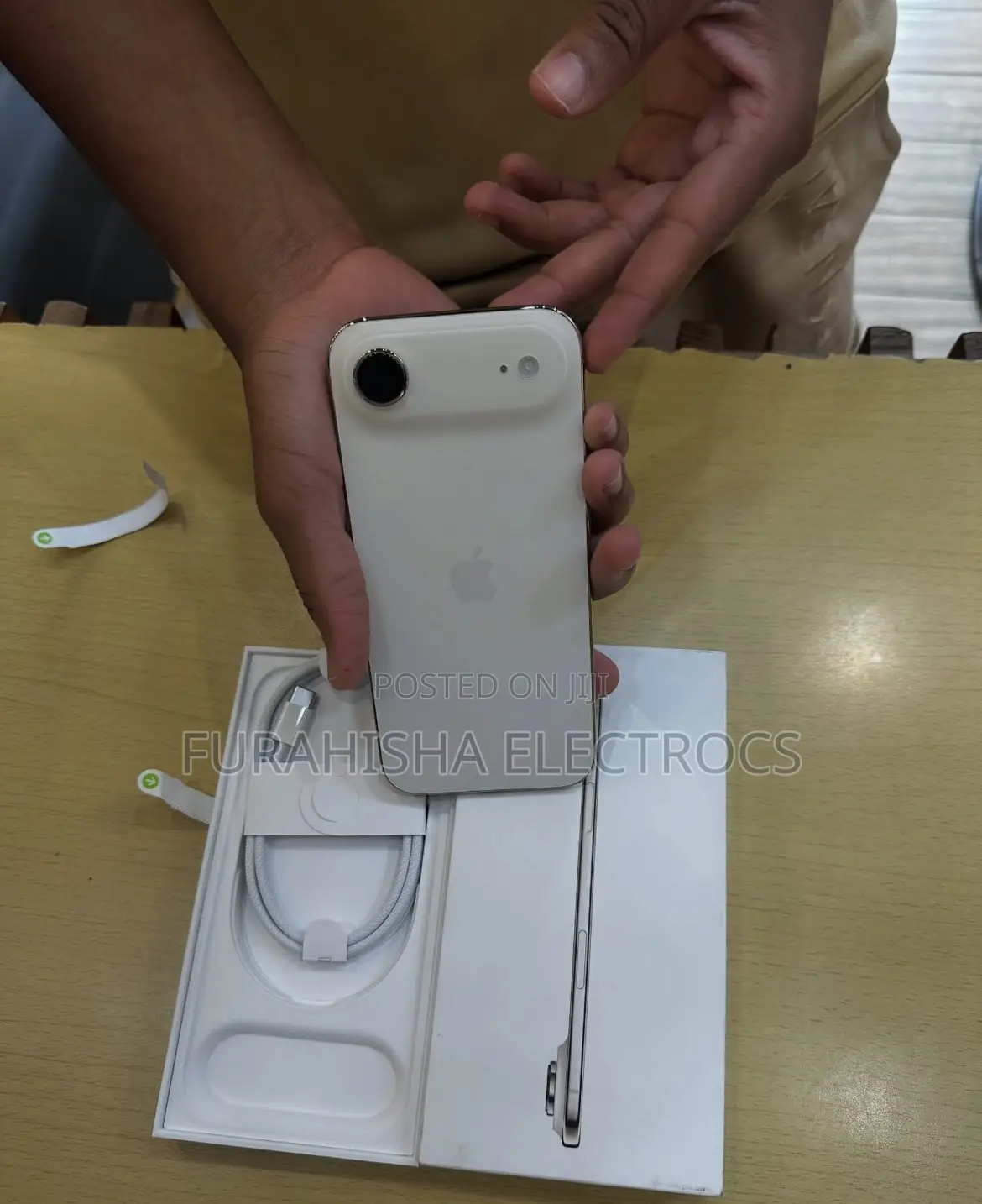 New Apple iPhone Air 256 GB Gold