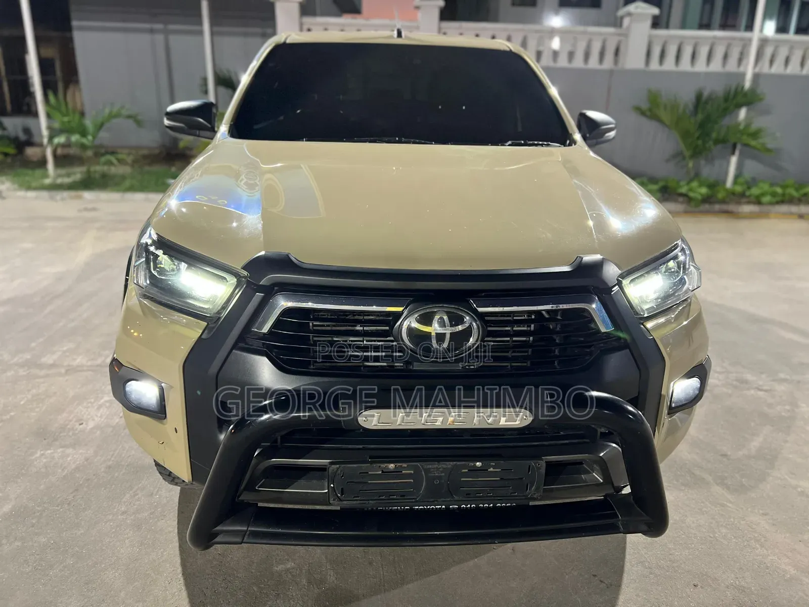 Toyota Hilux 2022 Brown