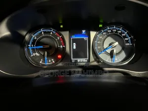 Toyota Hilux 2022 Brown