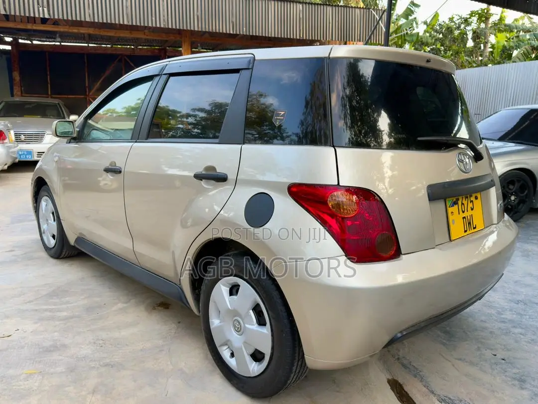 Toyota IST 2004 Gold