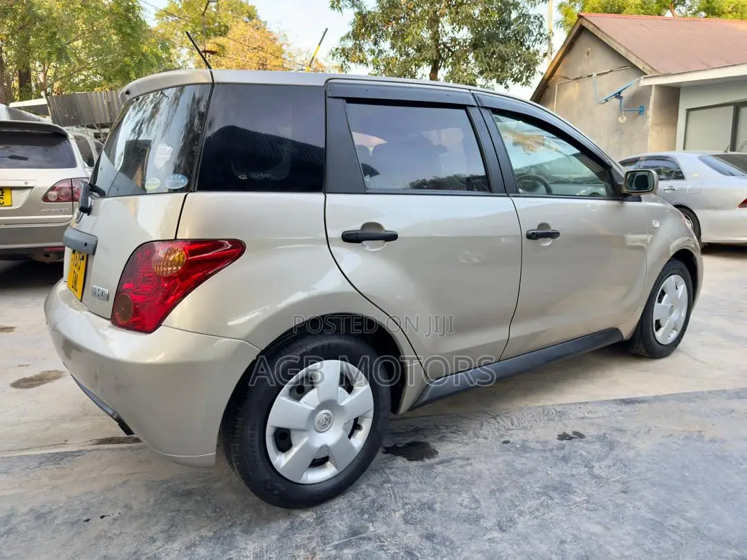 Toyota IST 2004 Gold