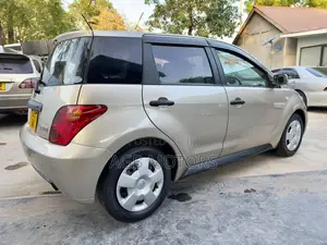 Toyota IST 2004 Gold