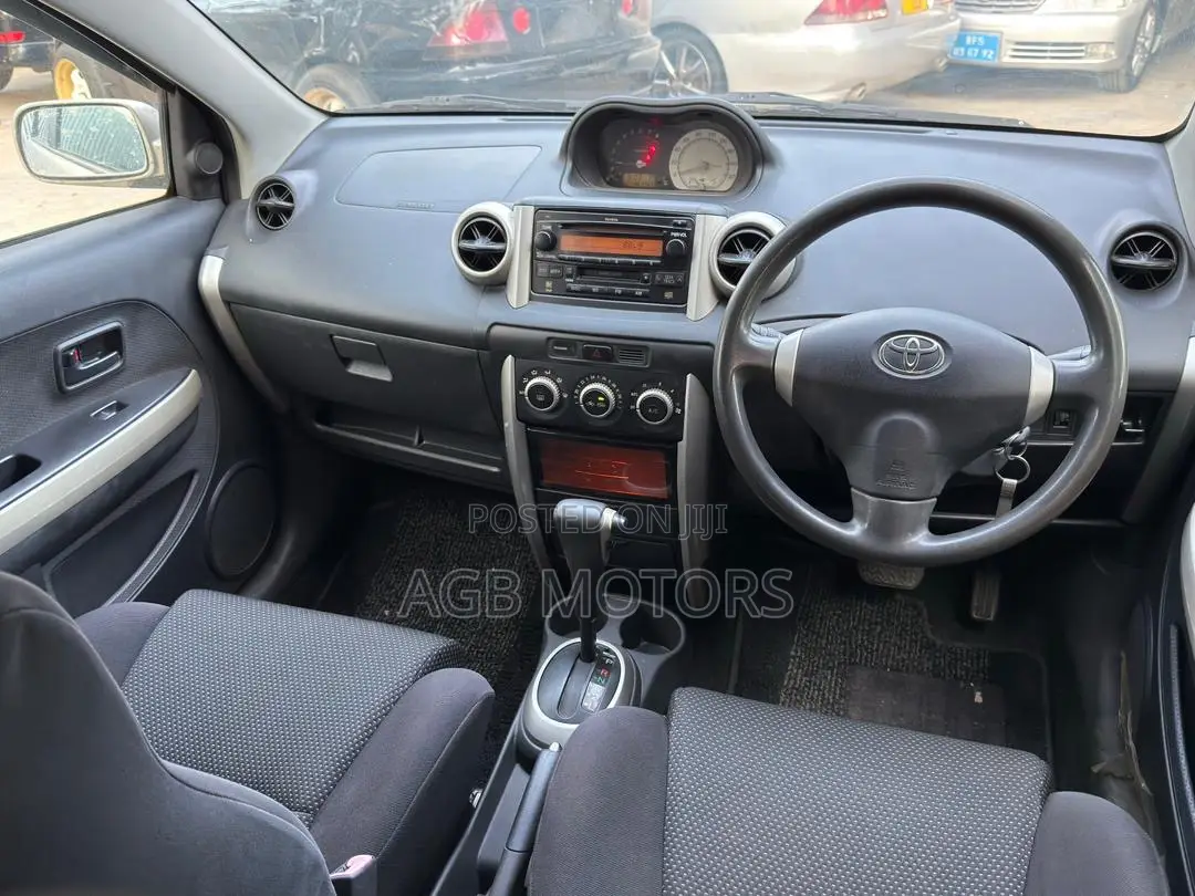 Toyota IST 2004 Gold