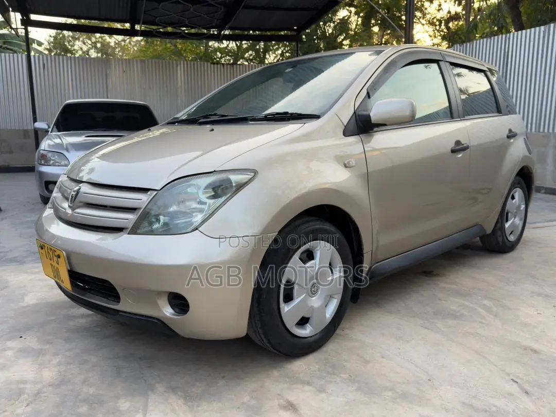 Toyota IST 2004 Gold