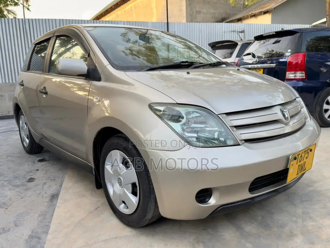 Toyota IST 2004 Gold