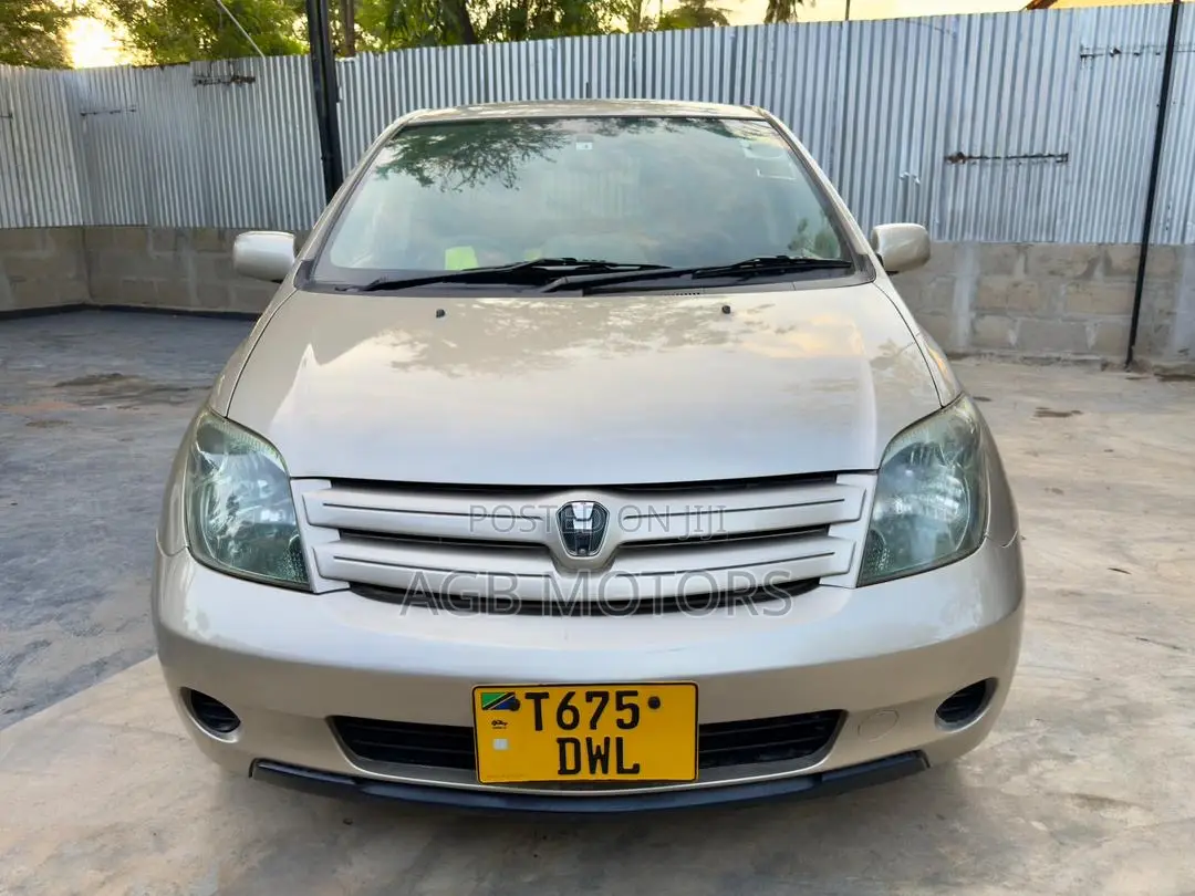Toyota IST 2004 Gold