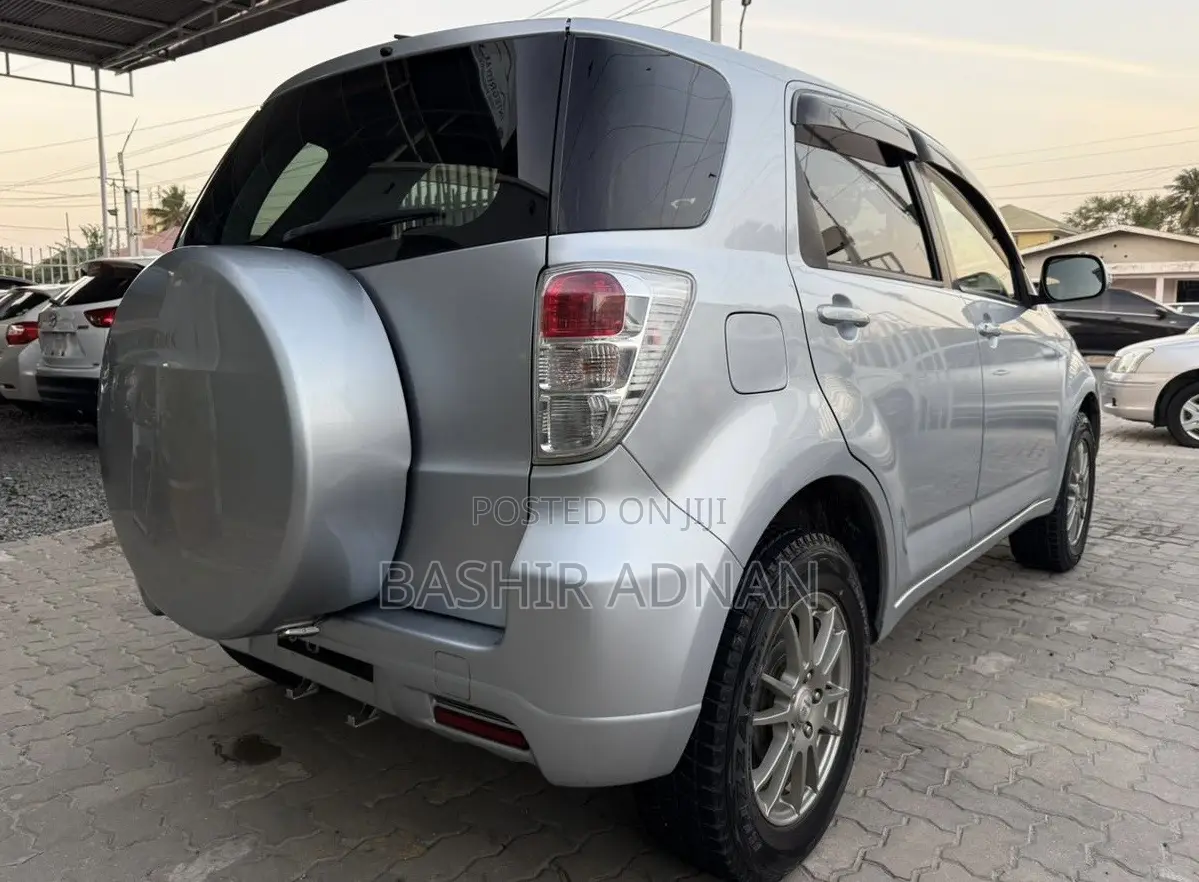 Toyota Rush 1.5 RWD 2010 Silver