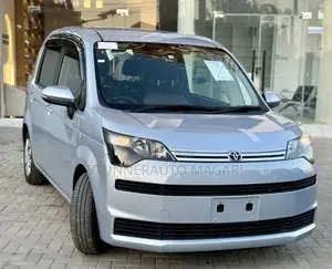 Toyota Spade 2016 Silver