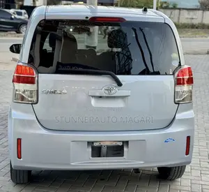 Toyota Spade 2016 Silver