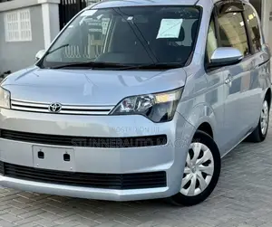 Toyota Spade 2016 Silver