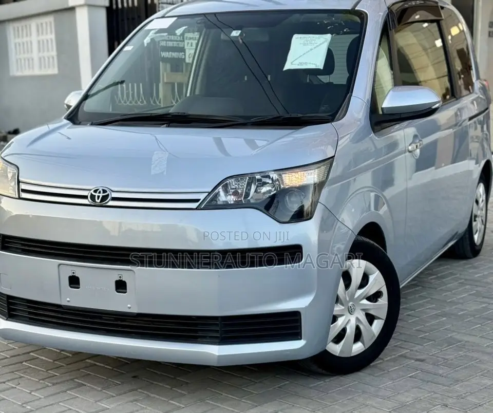 Toyota Spade 2016 Silver