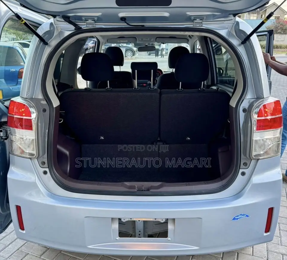 Toyota Spade 2016 Silver