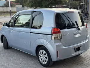 Toyota Spade 2016 Silver