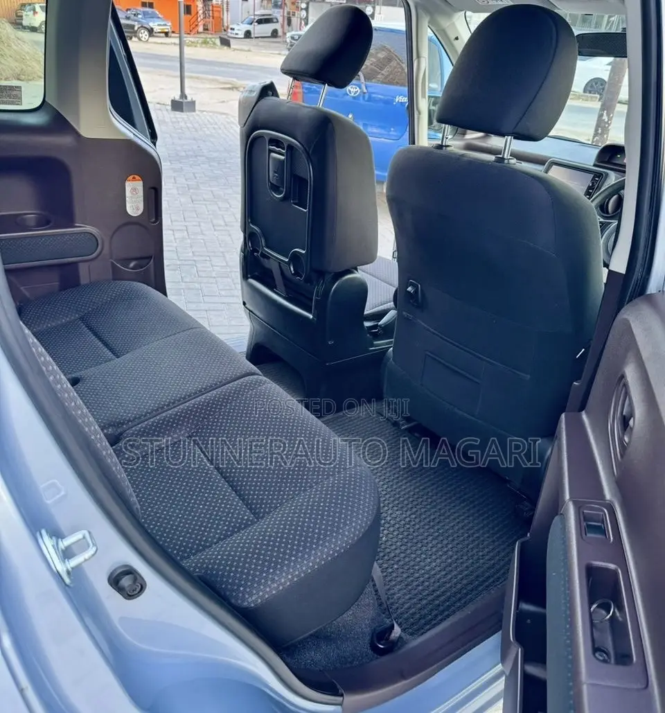 Toyota Spade 2016 Silver