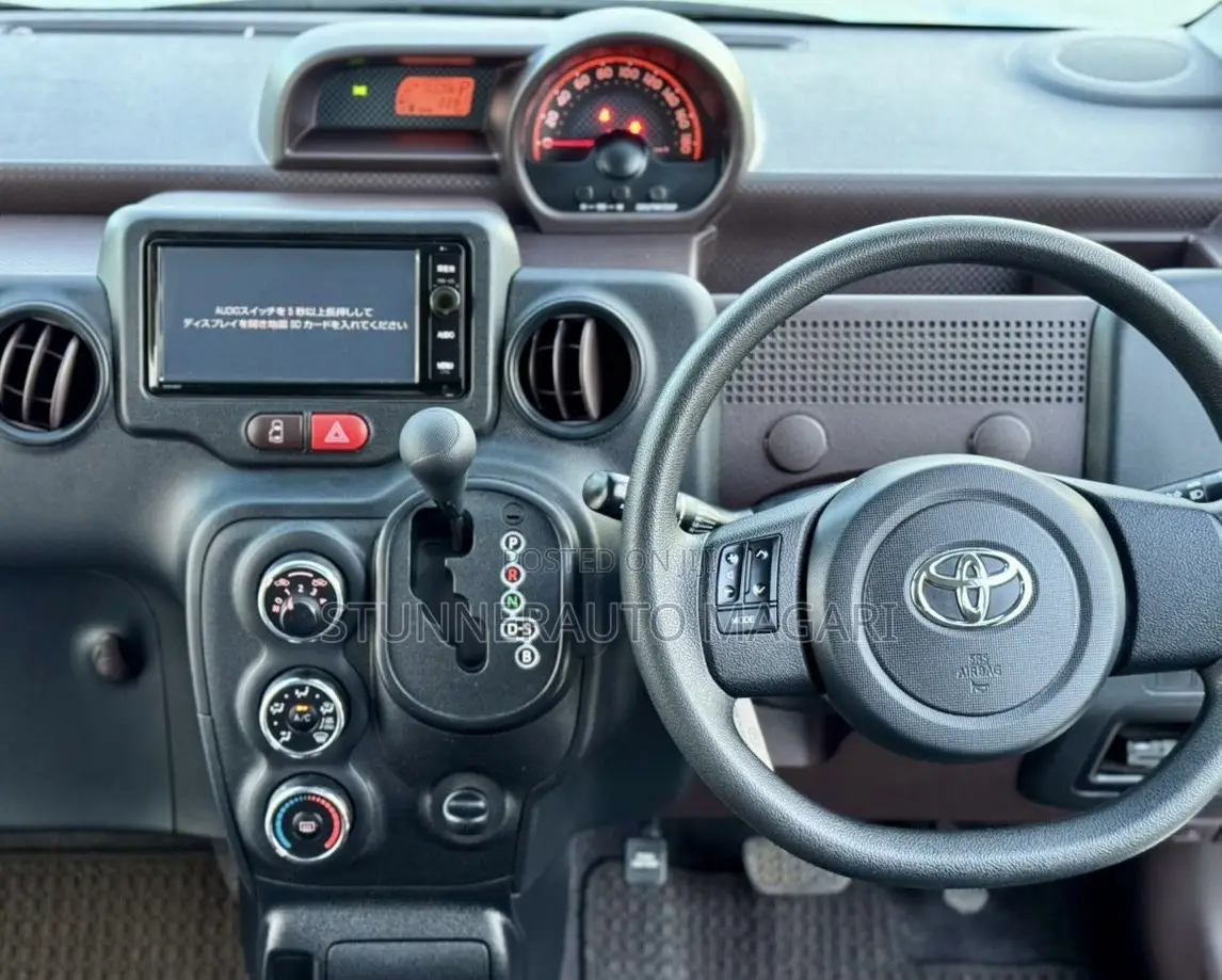 Toyota Spade 2016 Silver
